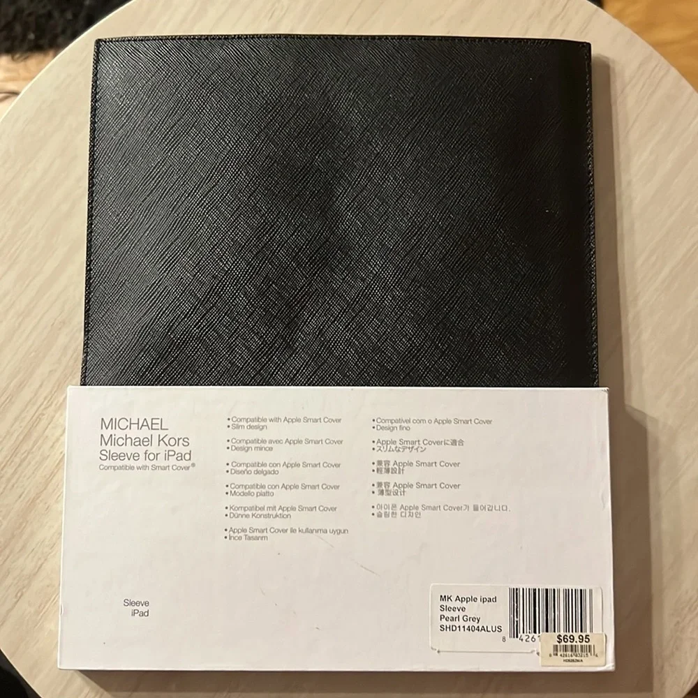 Michael Kors SLEEVE FOR IPAD (compatible w/Smart Cover) + FREE GIFT W/ PURCHASE!